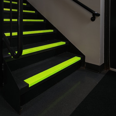 Pig TuffGrit Step Cover w Extra Coarse Grit 3in W x 18in L x 1in H w Adhesive or Mechanical Fasteners FLM3014-GDY